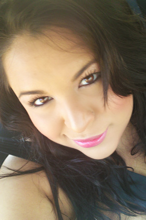 summer... simple black liner and pink lips. 