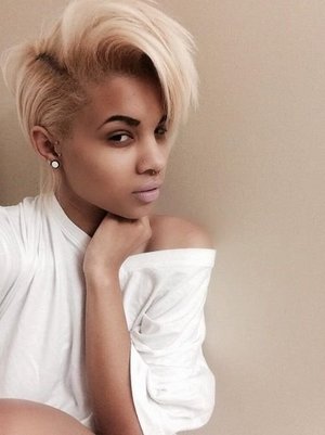 I'm loving her hairstyle 
