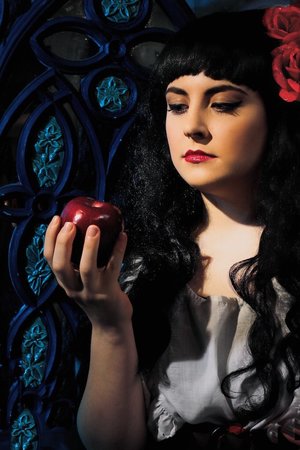 Snow White's Story  ~ First day of shooting ~ (more soon to come!) Photography: Yaplescape Photography​ Art Director: Martin Kimeldorf  Model: Lindsay McCoy Model​ Makeup: Hair by Jocelyn DeChenne​ Assistant: Natasha Myers​