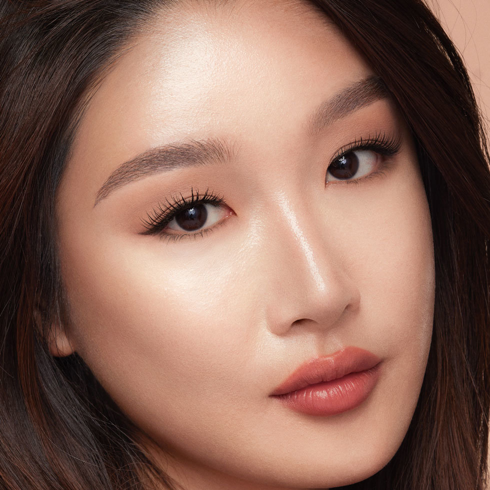 Model wearing Charlotte Tilbury Hollywood Contour in Fair