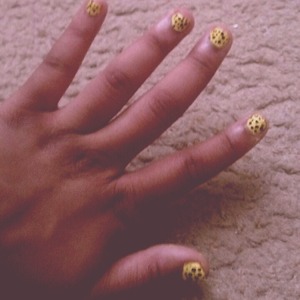 easy simple fast nail art rough try but going to prefect it later