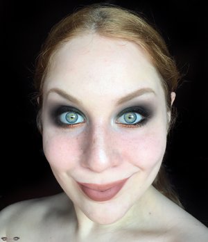 Here I am bringing the draaaaamah, with deep green smokey eyes with a pinch of copper! 
http://www.thaeyeballqueen.com/makeuplooks/dramatic-green-copper/