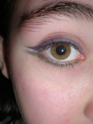 purple,white and green eyeliner, I liked it so I thourght I'd post it :)