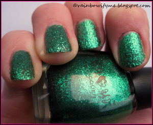 Amour: Green Glitter.
Read more on my blog: http://rainbowifyme.blogspot.com/2011/09/amour-green-glitter.html