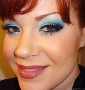 For more info on this look, please visit:
http://www.vanityandvodka.com/2013/08/bright-bluegreens-with-sugarpill.html
xoxo!
Colleen ♥