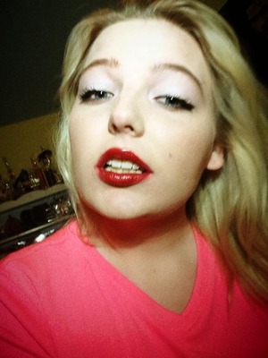 Red lips
Marilyn Monroe
Contour
Long lashes