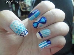 http://o-fata-simpla.blogspot.ro/2013/04/challenge-13-blue-nails.html