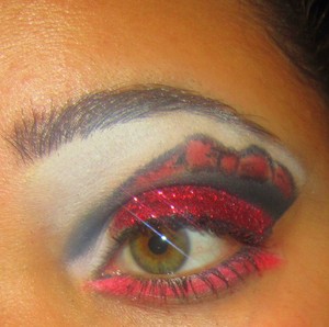 red glitter - Micabella cosmetics / MICA beauty cosmetics 
inner corner - Mac's pressed eyeshadow in Gesso
