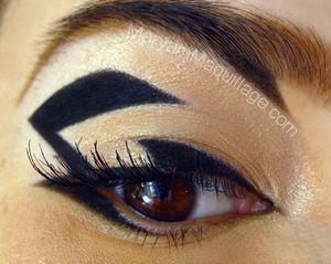 eye tat inspired by 80's tattoos and glam metal bands. All info on my blog:
http://www.maryammaquillage.com/2012/02/glam-metal-vixen.html