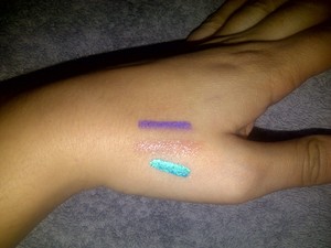 Kiko swatches from top to bottom:
Glamorous Eye Pencil in 406
Pencil Lip Gloss in 03
Definition WP Eyeliner in 3
