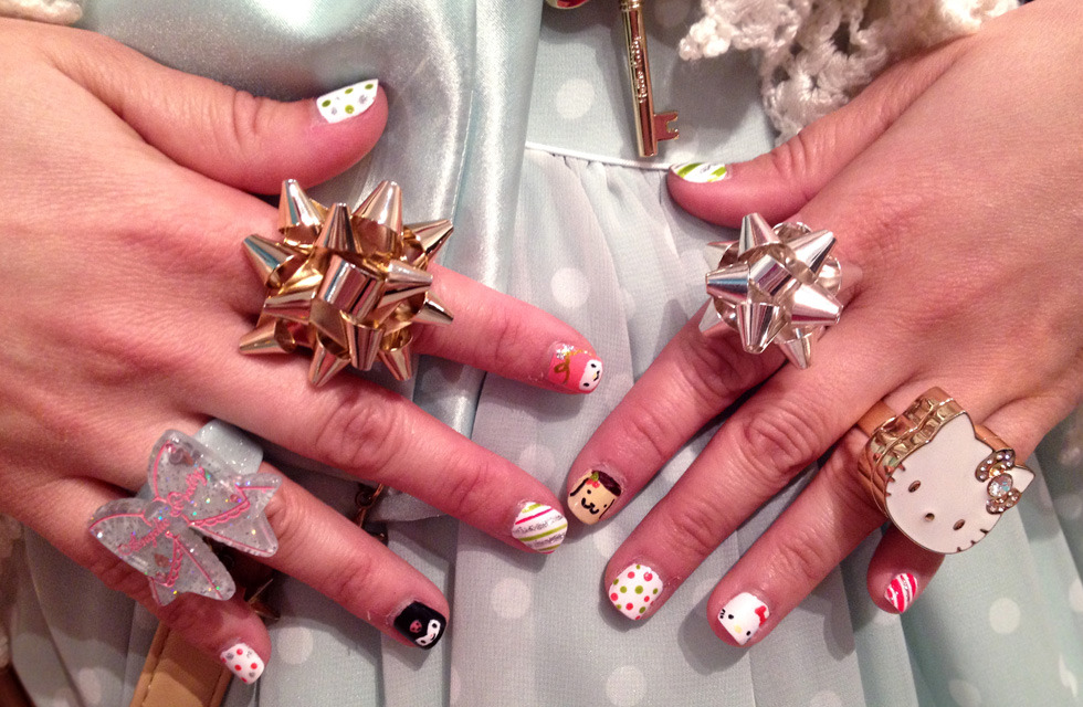 Kammie’s nails remind us of Japanese Christmas candy and were hand painted by her talented sister.