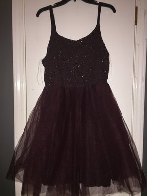 What jewelry and makeup should I do with this dress 
