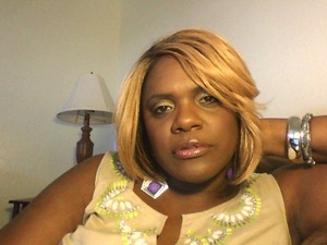 i have a blonde bob wig with a natural maeup look clear lip gloss