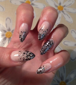 Glitter gradient
Almond nails