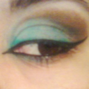 dramatic liner with smokey turquoise n brown