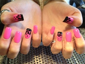 Nail drip 
Pink&black