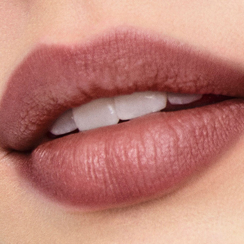Hourglass lip model the Phantom Blur Balm and Shape & Sculpt Lip Liner