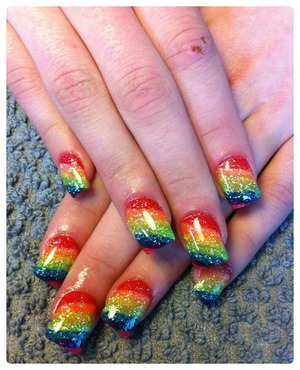 I love these rainbow nails, they are beautiful. I found this picture while browsing on Facebook.