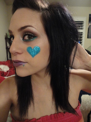 neutral with a pop of color(; andd a glitter heart lol (;
* check out video<3