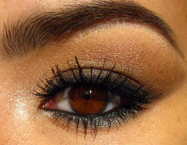 Smoldering Shimmery Smokey Eye Using Naked