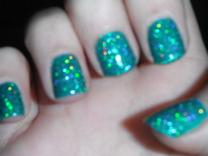 Funky Fingers- Tinsel Town

I know it's blurry, it's supposed to be that way so you can see all the pretty colours of glitter <3