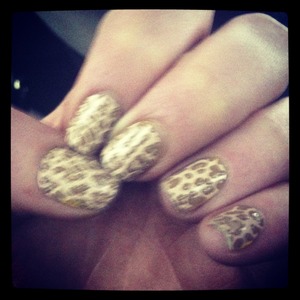 #cheetahlicious #animalprint #nailswag #cheetah #nails #dontcheetahonme #essie #sleekstickers