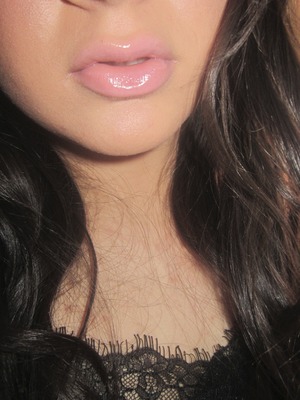 Pale pink lips.