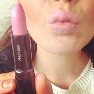 Mixing gosh nude and shiseido baby pink glossy lipstick looks great with both neutral and dark eye-makeup 