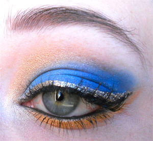 Added glitter liner for a touch more gaudiness :P