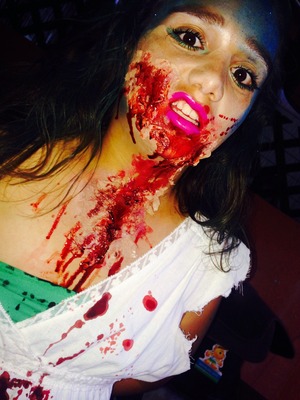 Did my sister a blood thirsty zombie make-up ^_^ 💕