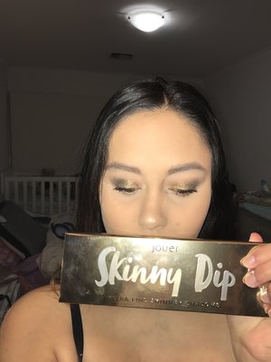 Using the Skinny Dip foiled eyeshadow pallete by Jouer 