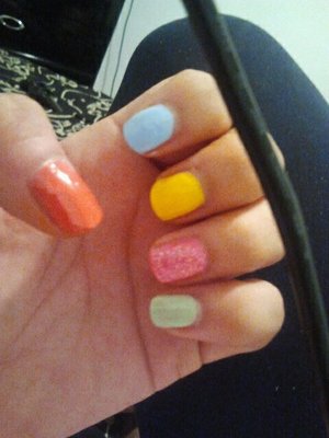 cant decide what color to paint my nailssssssss; HELP!!!