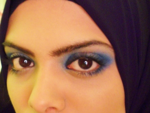 Blue make-up inspired by the London skyline