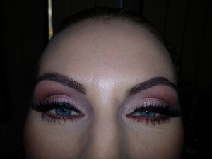 cat eyes in pink eyeshadow and bordeaux pigment from INGLOT