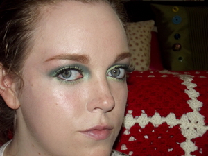 Green Lantern inspired look. Tutorial here: http://www.youtube.com/watch?v=xahepduJYCc