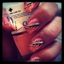 Peach/pink abstract naildesign