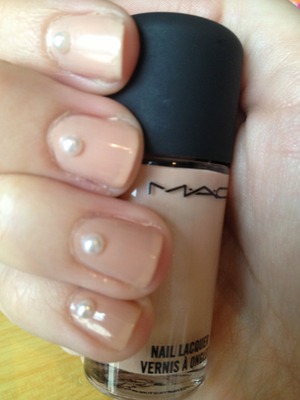 This is an easy and elegant mani for any season