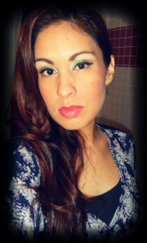 Maybelline's color tattoo shadow in edgy emerald, also have the cool white and a the dark brown on my crease from the wet n wild vanity palette and the beige on my brow bone, oh and the light brown between the brow bone and crease :) On lips, Revlon's lip butter in peach parfait :) Cheeks the coral from the Coastal Scents 78 palette palette mixed with the wine blush.