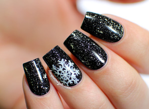 More photos + info here:
http://www.lacquerstyle.com/2013/12/opi-pure-18k-top-coat-with-snowflake.html