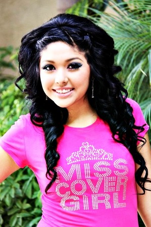 Alma Viridiana Zavala at the Miss Covergirl Pageant.

Hair & Makeup done by me:)