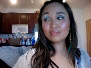 Playing with NYX's Runway Jazz Night and Urban Decay palette for a blue look. 