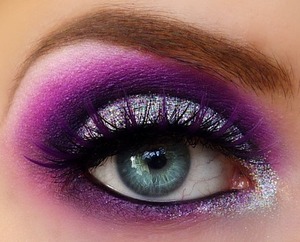 one of my favorite!! true talent! she did a awesome job on this eye makeup ♥