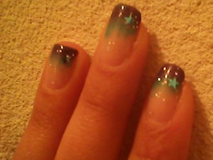 I know that this is´nt the clearest picture lol but my camera is actually broken and i wanna share with you my actual nails (: hope you like it!