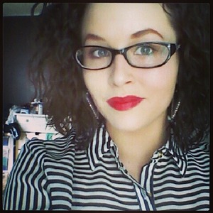 Im wearing my hair curly and rocking an intense red lip with simple eyes. 