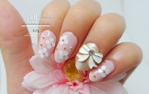 Pink Nail art! I have more beautiful pictures of pink nail polish. Enjoy it!  
check it at http://saranail.blogspot.com/