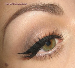 Here is the tutorial for this look : http://www.youtube.com/watch?v=Tx1Ljbiulhs&feature=channel&list=UL