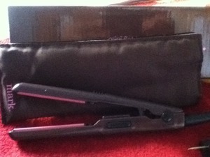 I love this mini flat iron. I'm selling it for $35 it's new. 