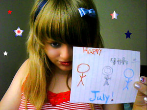 I wish you all a Happy 4th! With red glittler lips and blue hair bows, your 4th of July can be BRIGHT like a firework! :D