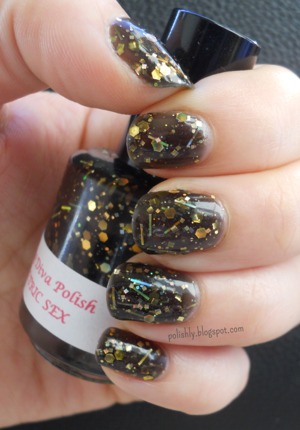 Gold hex holo, square, micro and bar glitter in a glossy black jelly base!