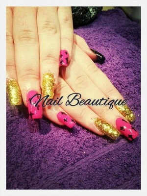 acrylic nails with gold glitter, opi polish and nail art. 